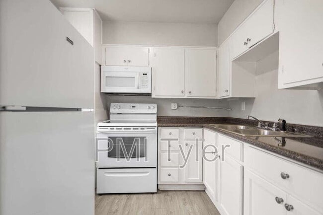Photo - 1806 W Oakwood St