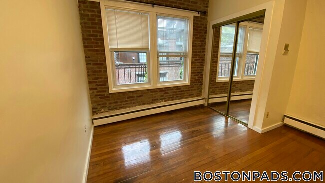 Photo - 40 Anderson St Unit 14