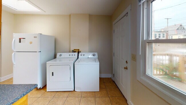 Photo - 1373 Indianola Ave