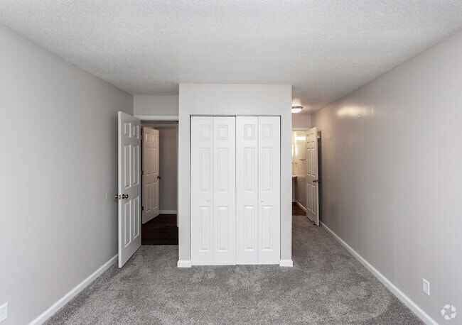 2BR, 2BA - 900 SF