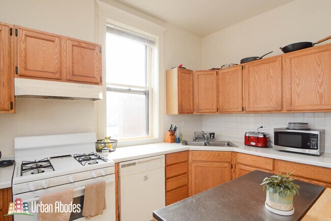 Photo - 626 W Wellington Ave Unit 4