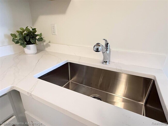 Photo - 29222 Grand River Ave Unit 5