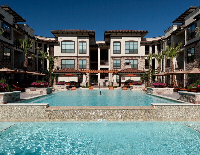 Amara Las Colinas