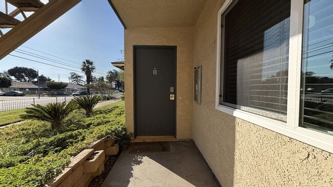 Building Photo - 511 E Brockton Ave Unit B