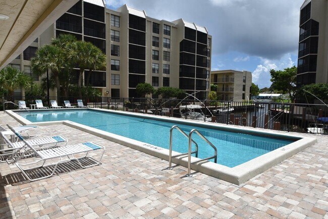 Photo - 20 Royal Palm Way Unidad 3020