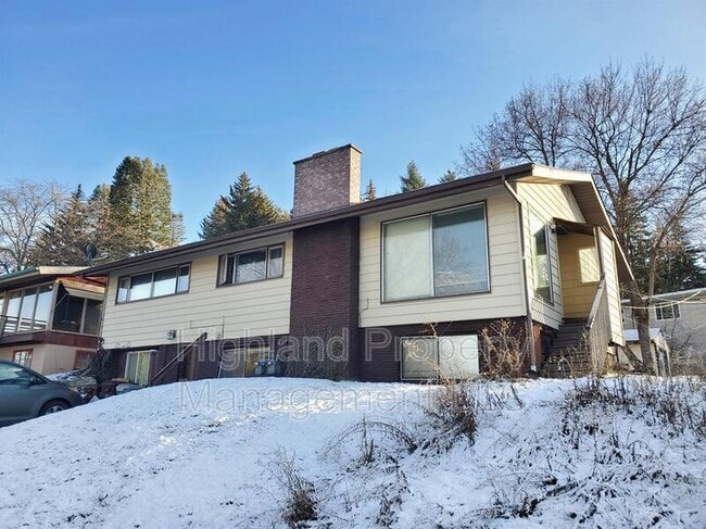 Building Photo - 1705 NE Wheatland Dr Unit #A