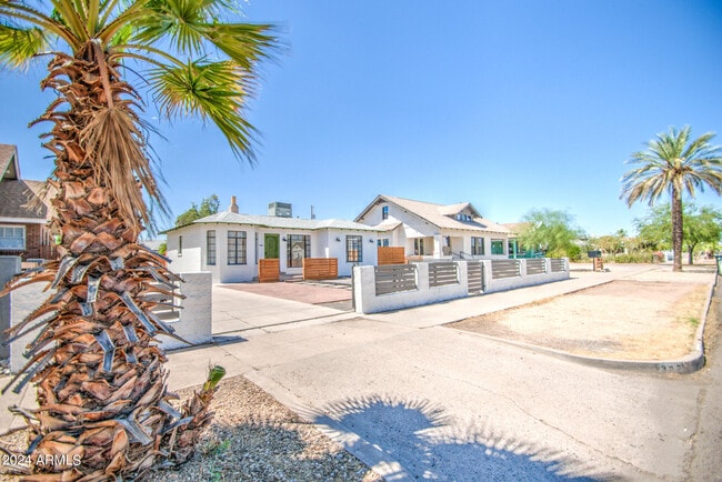 Photo - 322 N 17th Dr