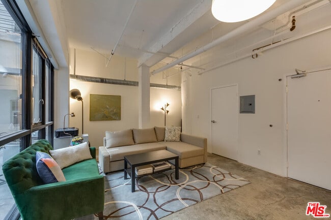 Photo - 1100 S Grand Ave Unit A003