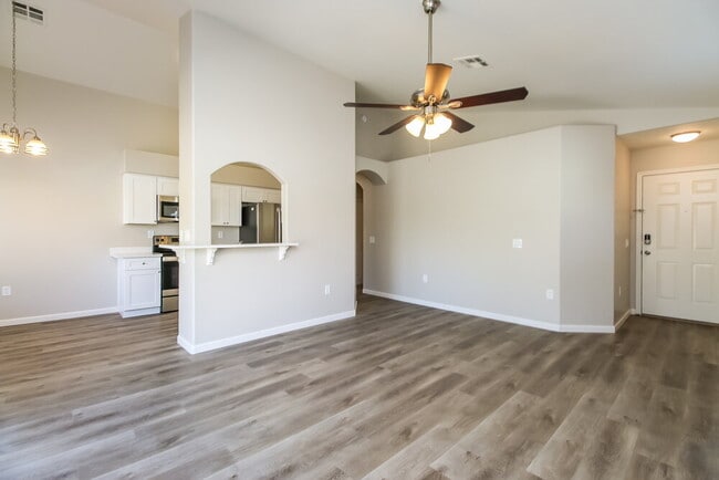 341 N Fresno St