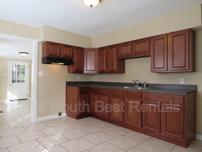 Photo - 2707 Chatsworth St