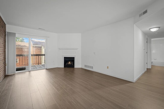 Photo - 1946 Greenpoint Dr Unidad 202