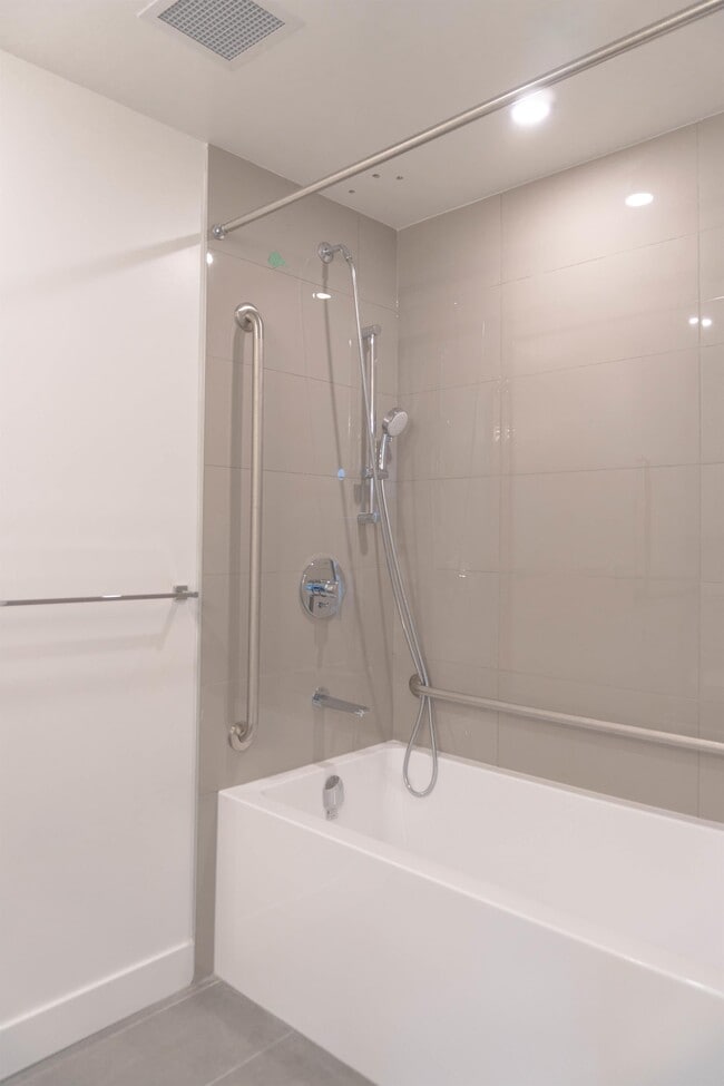 Photo - 901 Lougheed Hwy.