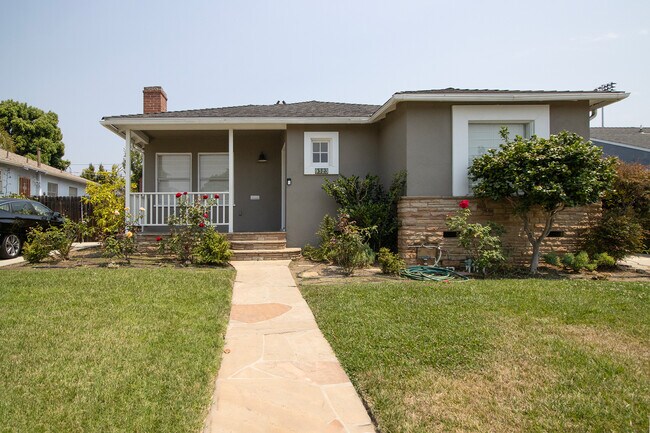 Photo - 9323 Kincardine Ave