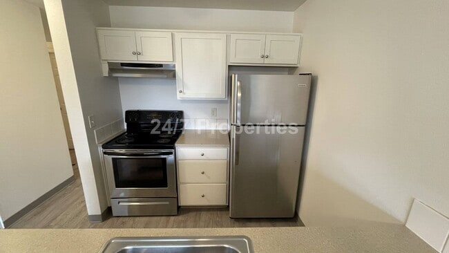 Photo - SE Portland - 2BD I 1BA - Top Floor w/ Balcony! Unit 4124  D