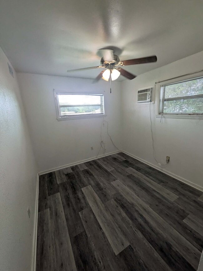 Photo - 202 Orangeview Ln