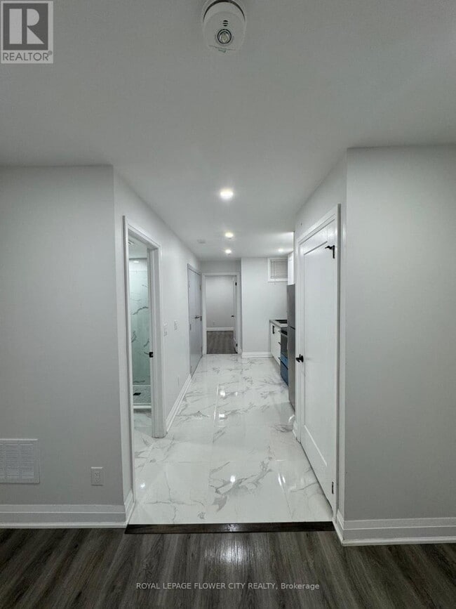 Photo - 414 Perth Ave