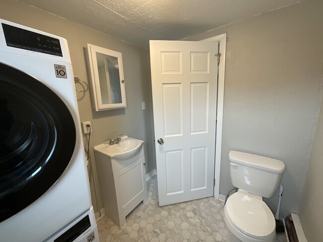 Photo - 422 N High St