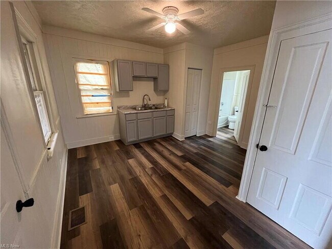 Photo - 3460 Erin Ave