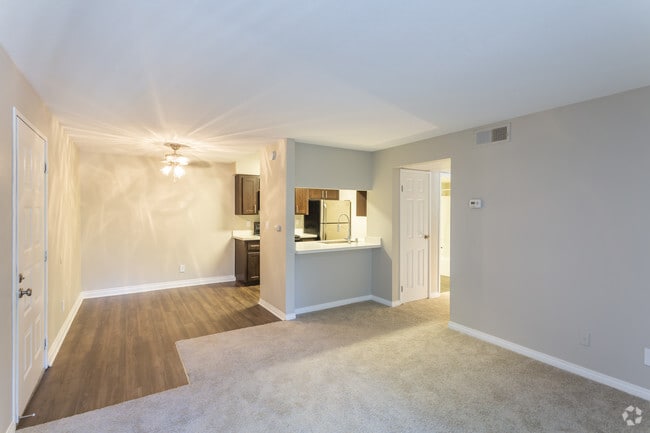 1 BR, 1 BA - 670 SF