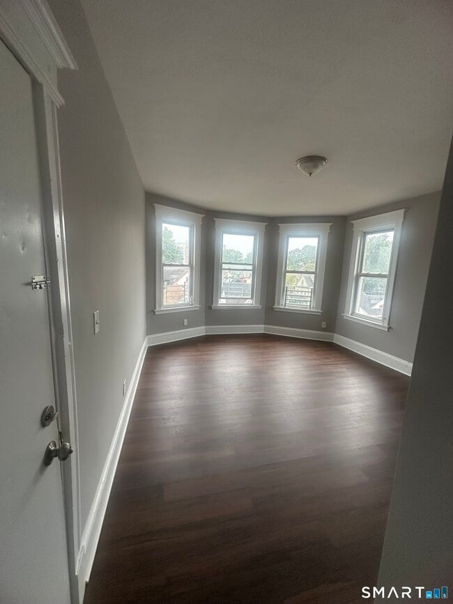 Photo - 1155 Broad St
