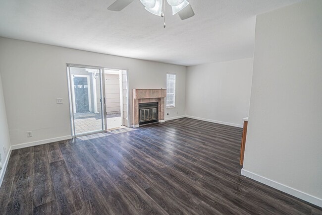 Photo - Beautiful 2-Bedroom Townhome in Simi Valley!