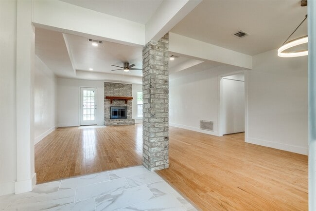 Photo - 1323 Lark Ln