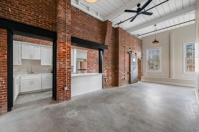 Building Photo - 34 Tremaine St Unit 2