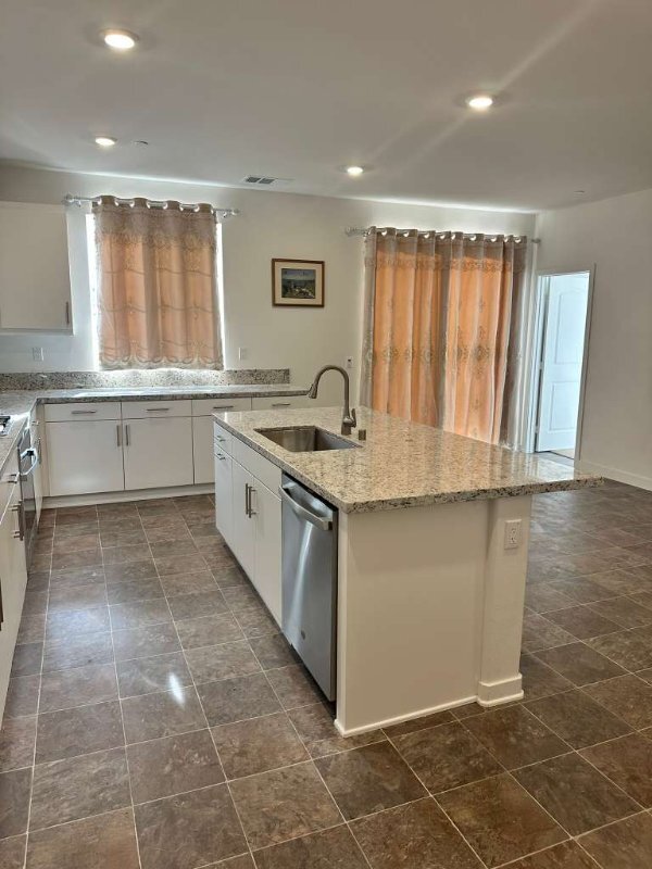 Photo - 2752 Lake Mendoza St