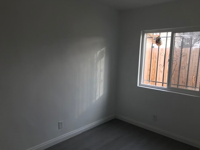 Photo - 1030 E 21st St