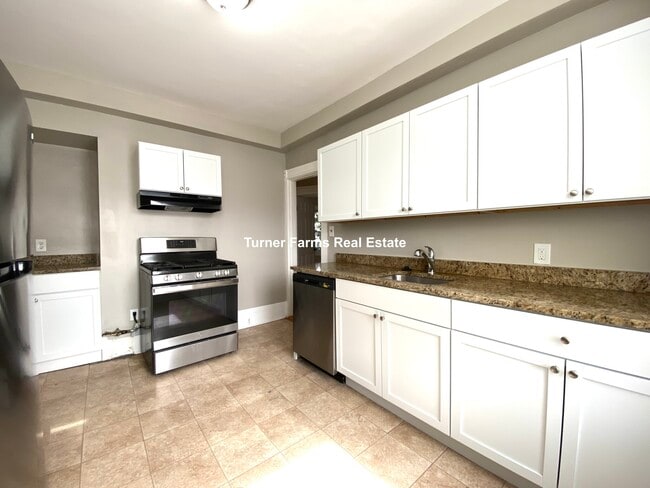 Building Photo - 186 Bowdoin St Unit 2 Rental