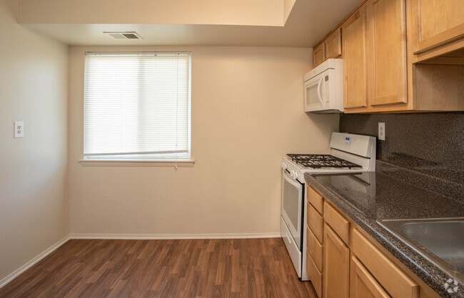 1BR, 1BA - 627 SF