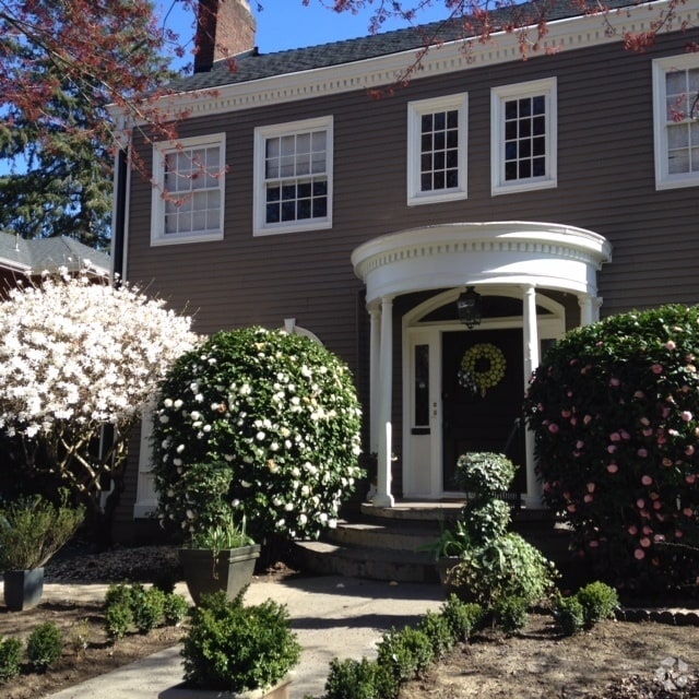 Building Photo - Beautiful 2br/1ba Upper Duplex in Desirabl... Rental