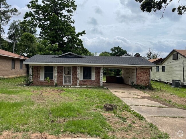 Building Photo - Gorgeous Remodeled 3 Bed Home