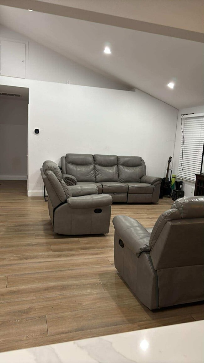 Photo - 1680 Gamay Cir