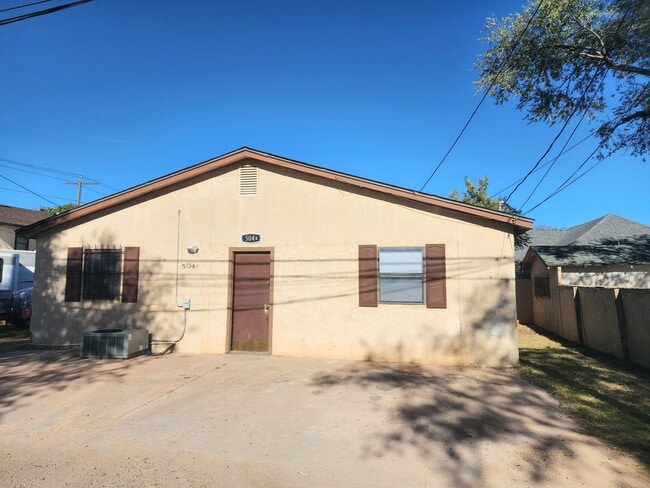 Building Photo - 504 S Avenue B