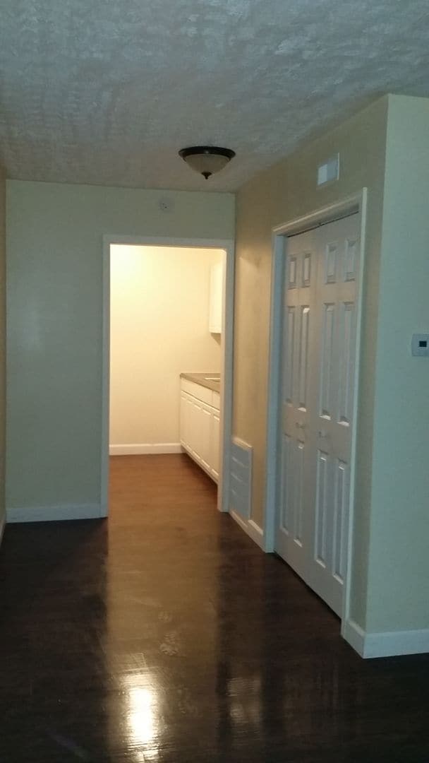 Photo - 1 Bedroom Downtown Court Yard Level Apartment