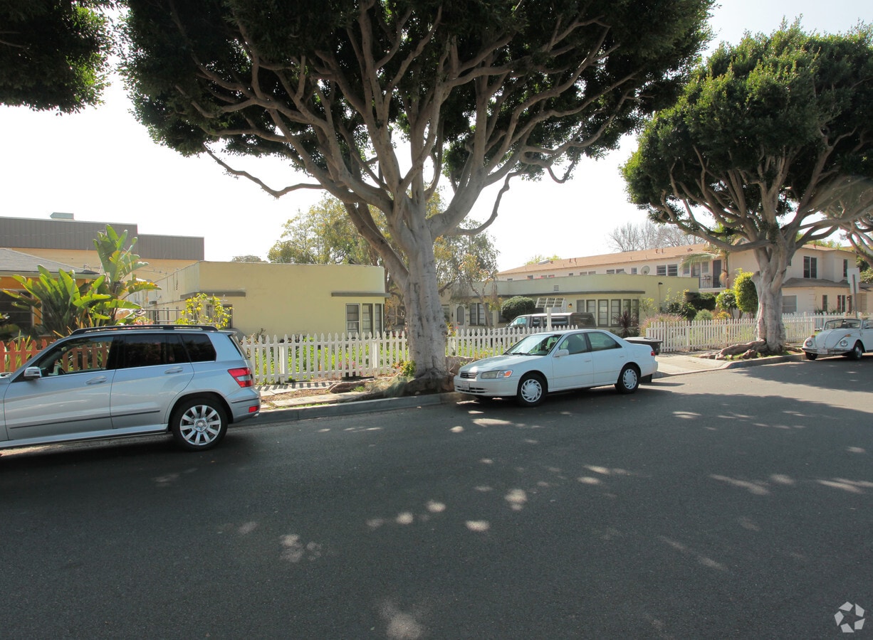 Photo - 1502 Maple Street