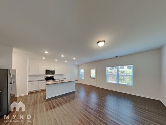 Photo - 1392 Ben Park Way