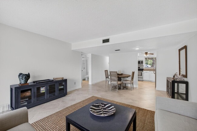 Photo - 18081 SE Country Club Dr Unit 9-83