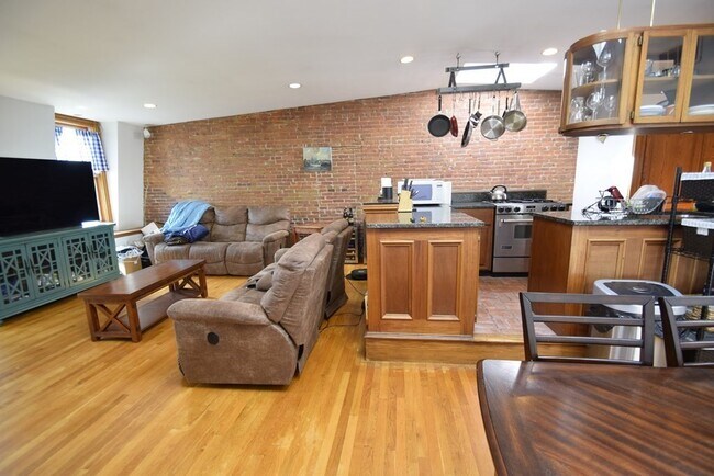 Photo - 17 Holyoke St Condo Unit 4