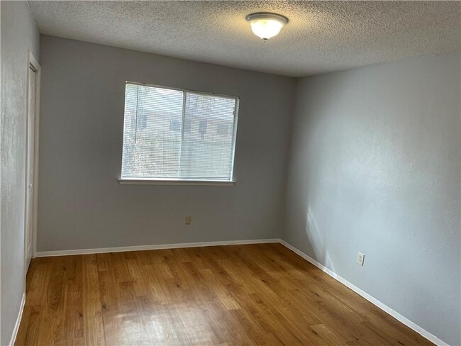 Photo - 105 Meteor Dr