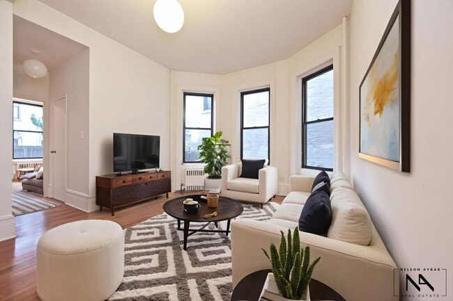 Photo - 886 Union St