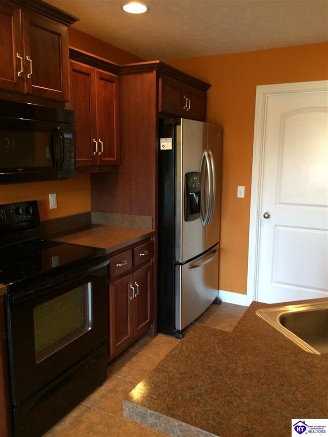 Photo - 913 Silktree Cir