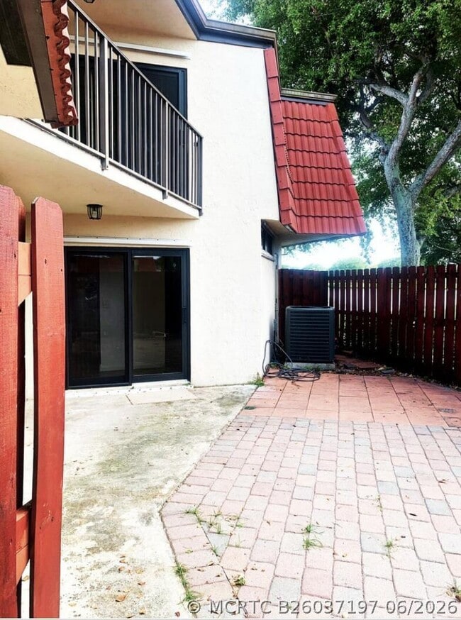 3915 Victoria Dr