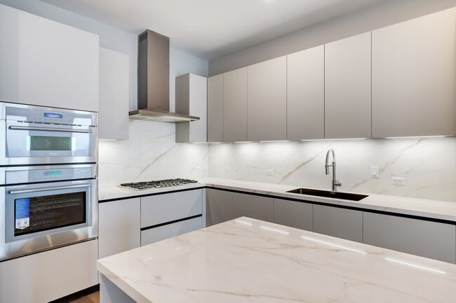 Building Photo - 1711 Allen Pkwy Unit 2203