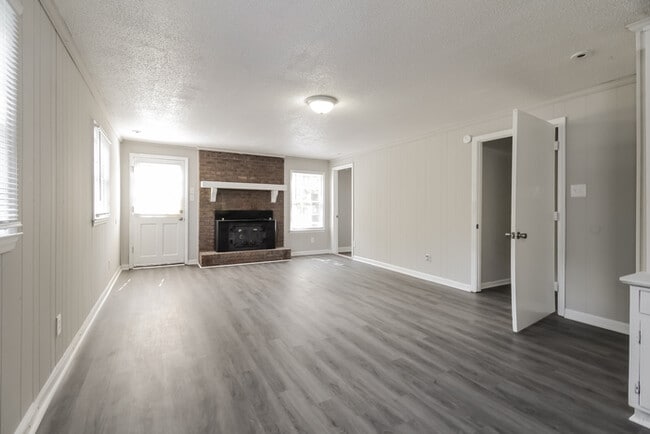 Photo - 116 Mountainbrook Ln