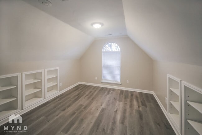 Photo - 1115 Warwick Pl