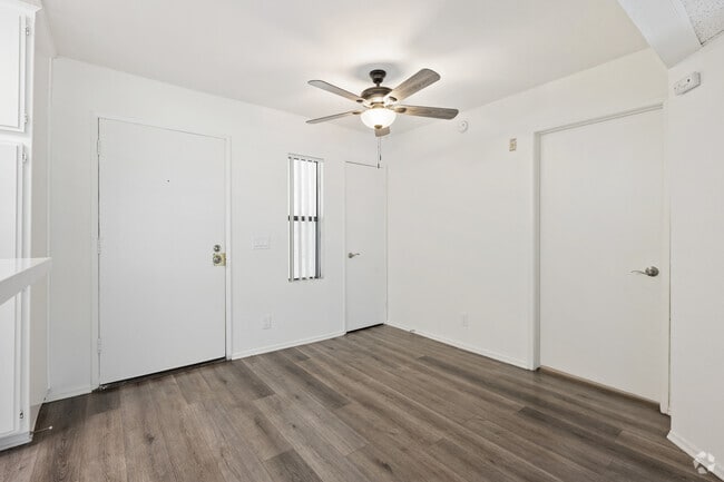 2BR, 2BA - 900SF - Dining Room