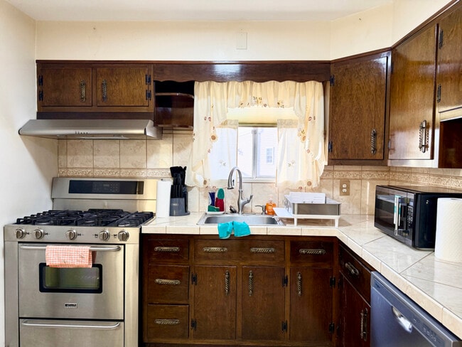 Photo - 613 Williams Terrace