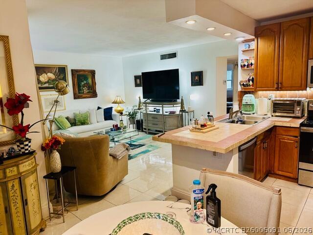 Photo - 1150 NW 30th St Unit 203